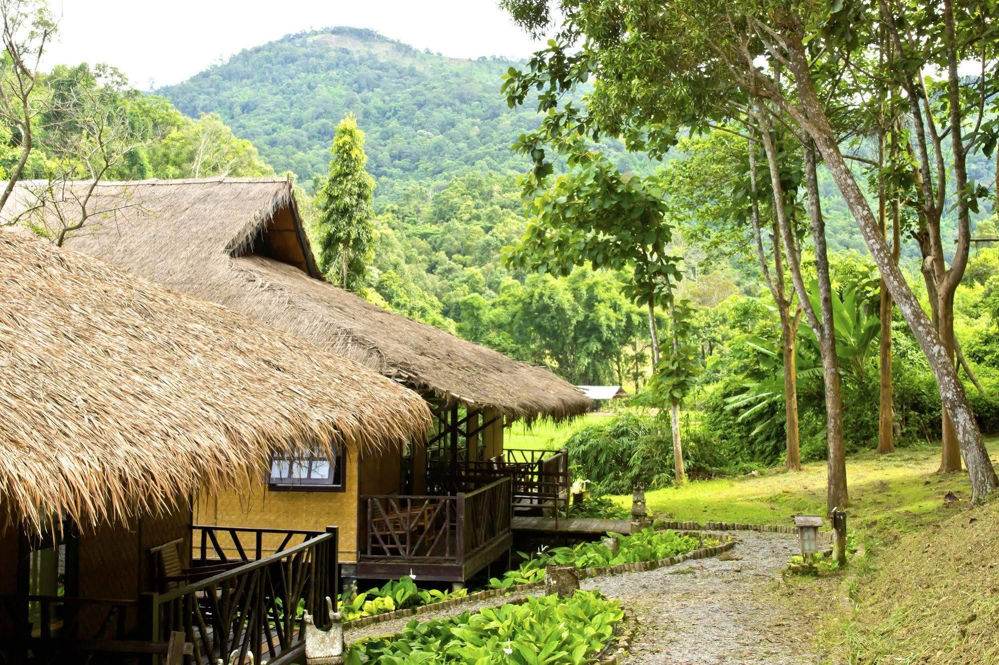 Hmong Hilltribe Lodge Mae Rim Zewnętrze zdjęcie